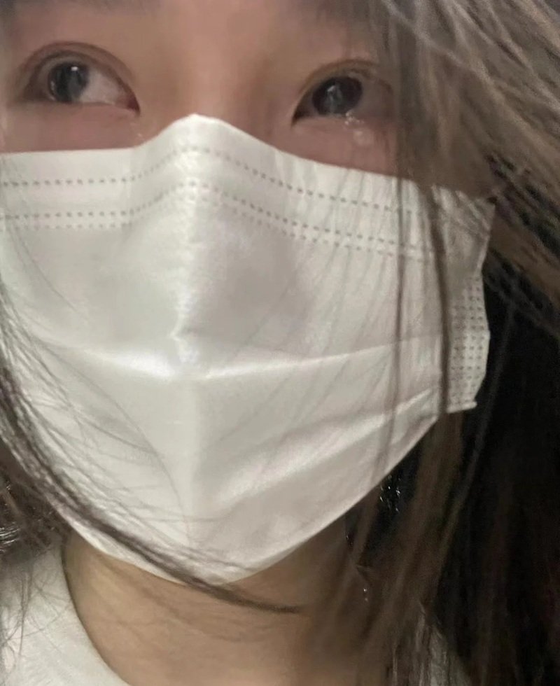 buồn ảnh nữ khóc che mặt 9