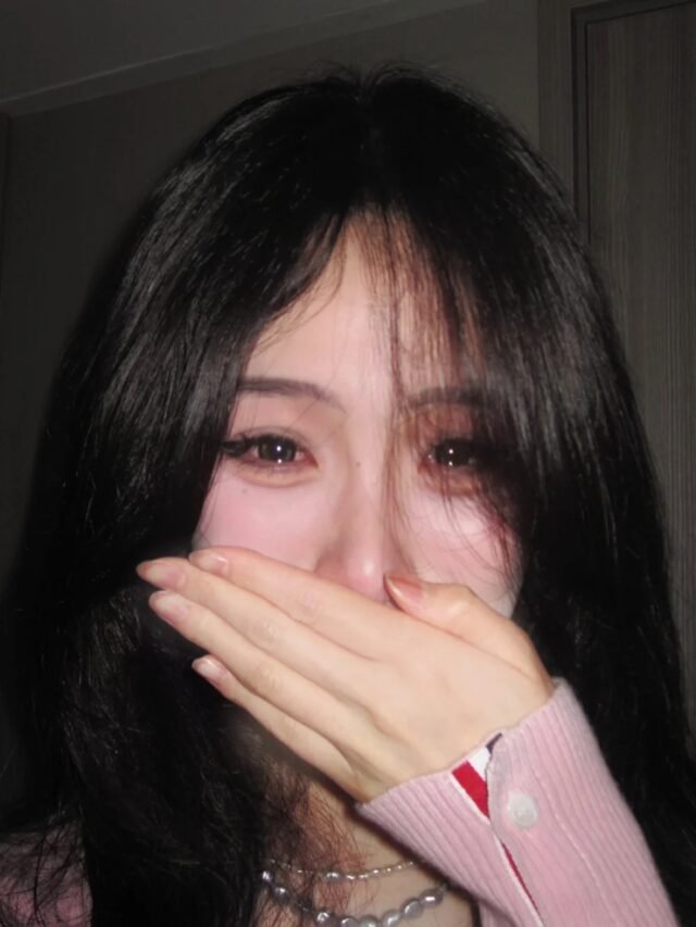 110+ buồn ảnh nữ khóc che mặt: Cảm xúc trào dâng