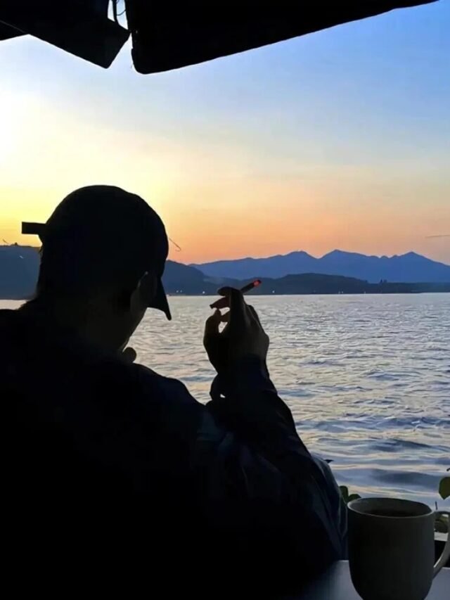 Hình ảnh 1 mình ngồi buồn nam: Cô đơn trong im lặng