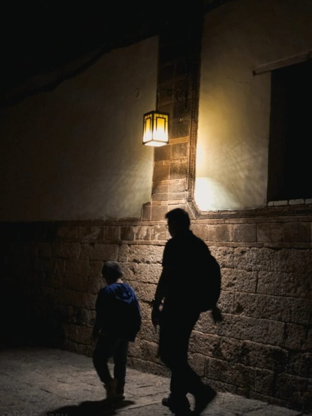 Cảm động với 97+ ảnh cha con buồn lặng lẽ