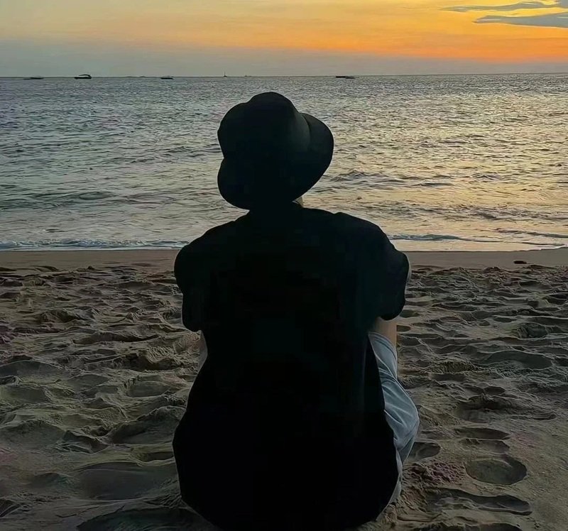 hình ảnh 1 mình ngồi buồn nam 10