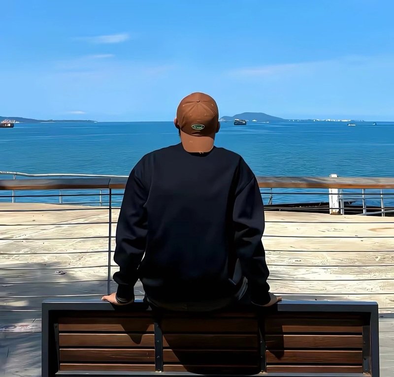 hình ảnh 1 mình ngồi buồn nam 18