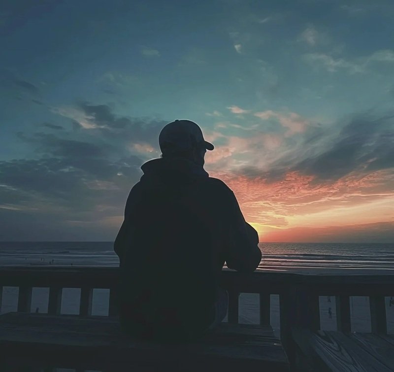 hình ảnh 1 mình ngồi buồn nam 24