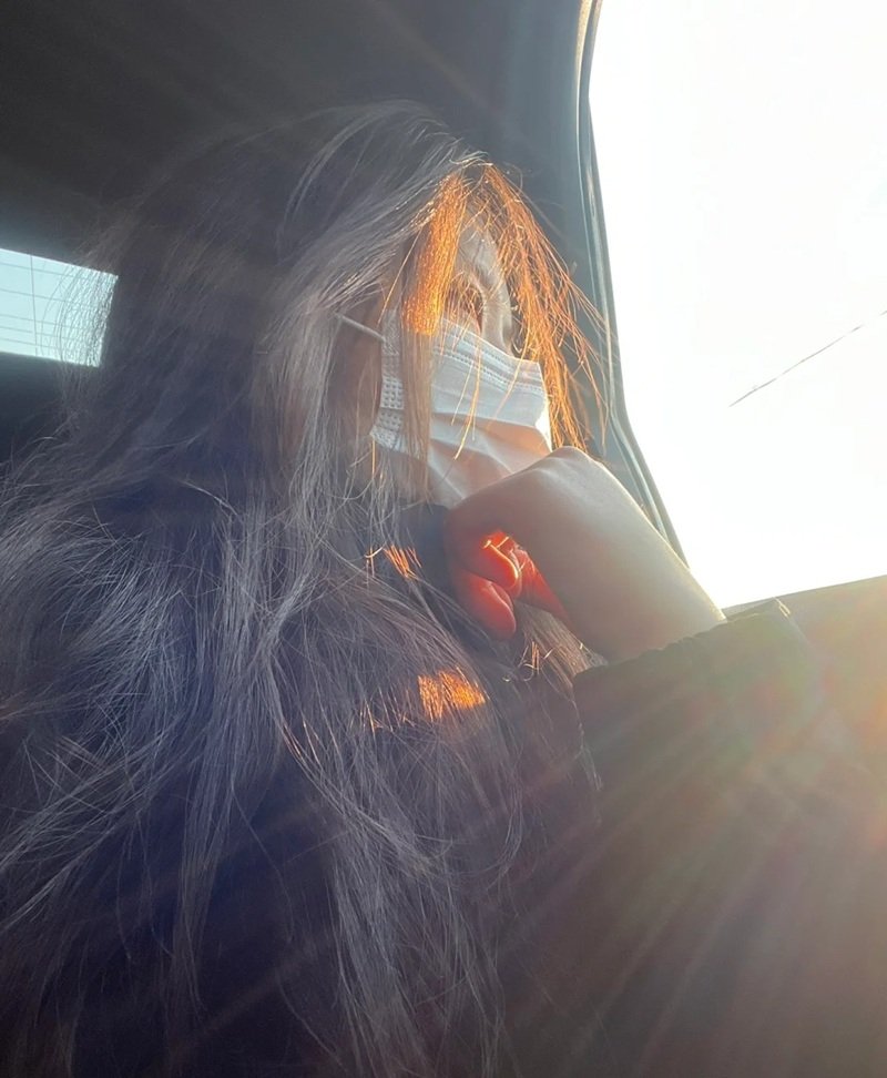 hình ảnh 1 mình ngồi buồn nữ 16