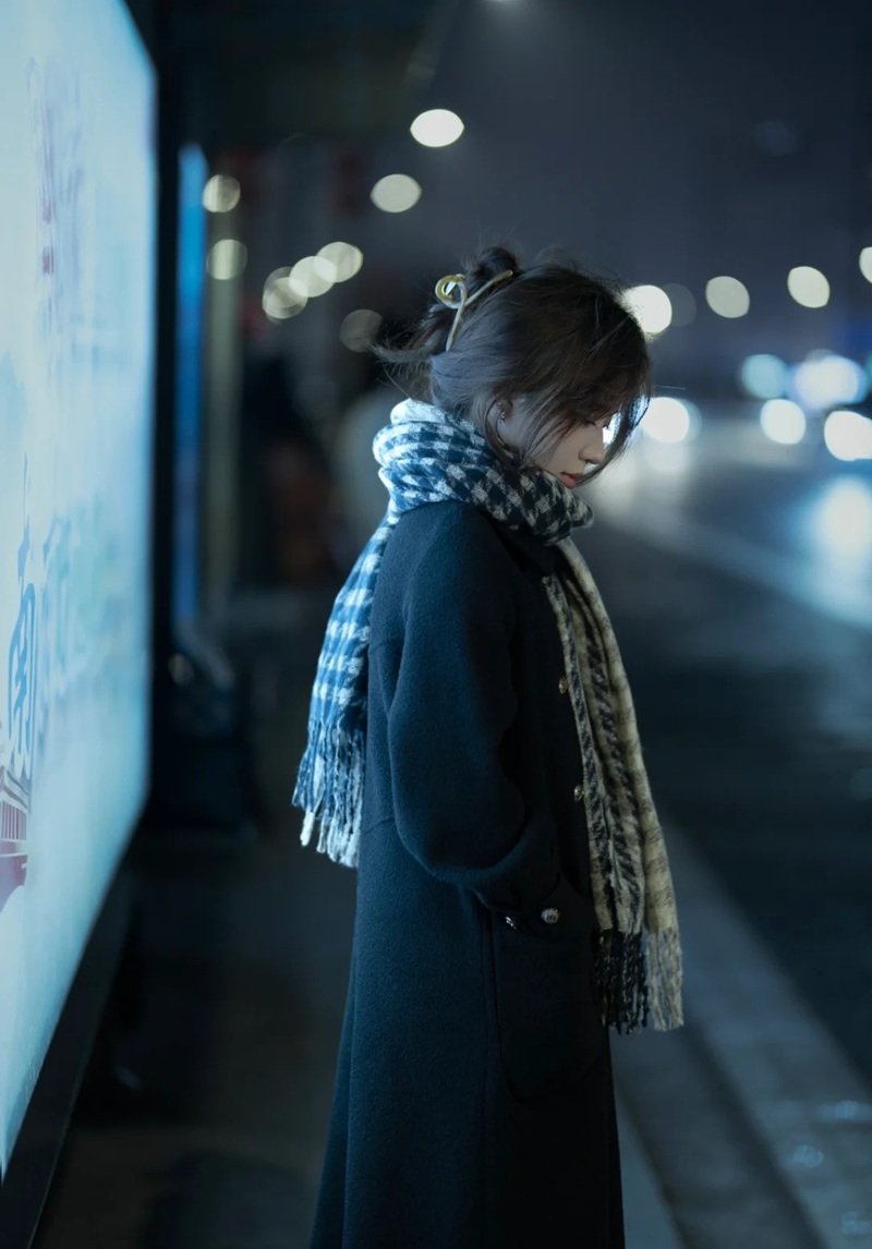 hình ảnh 1 mình ngồi buồn nữ 25