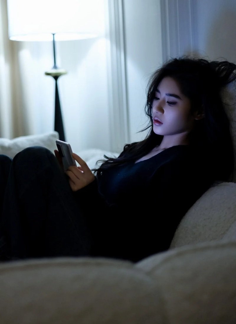 hình ảnh 1 mình ngồi buồn nữ 33