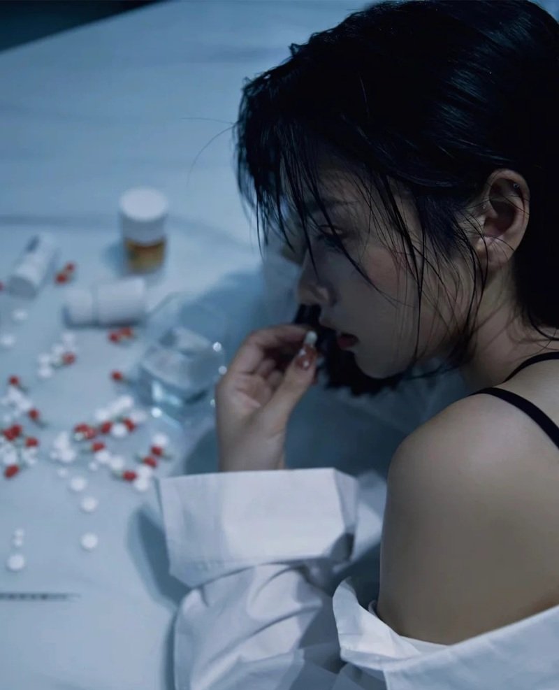 hình ảnh buồn, đau lòng nữ 4