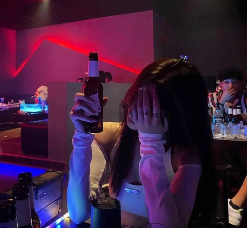 hình ảnh buồn mệt mỏi nữ 8