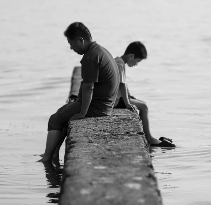 hình ảnh cha con buồn 29