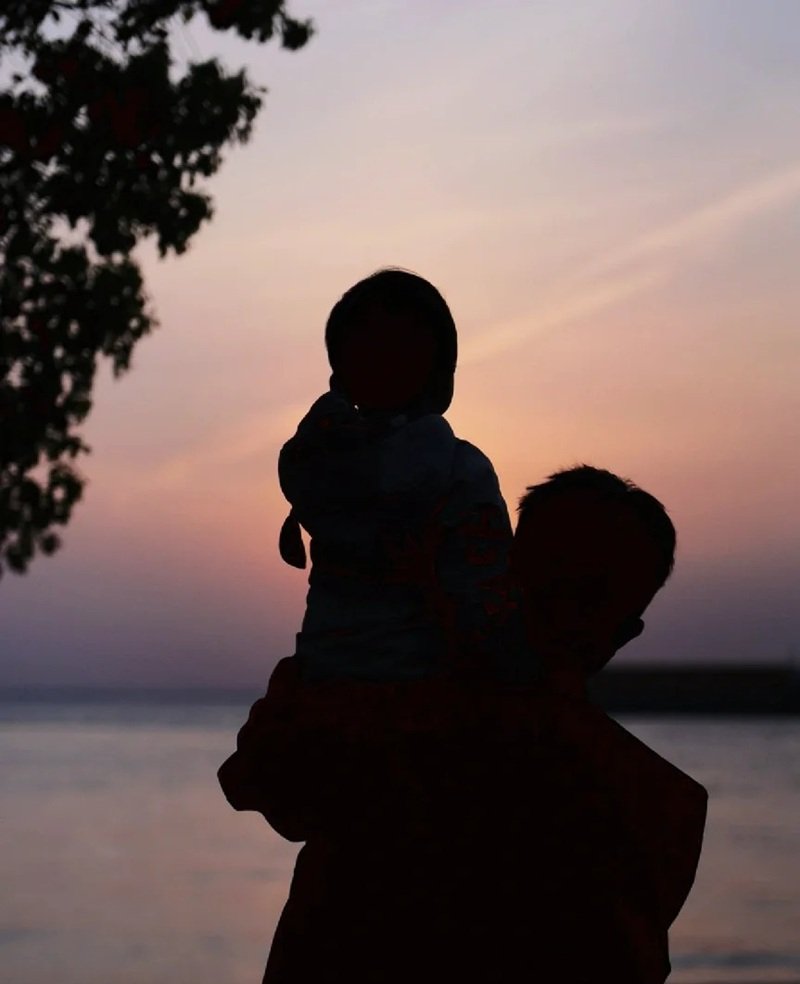 hình ảnh cha con buồn 34