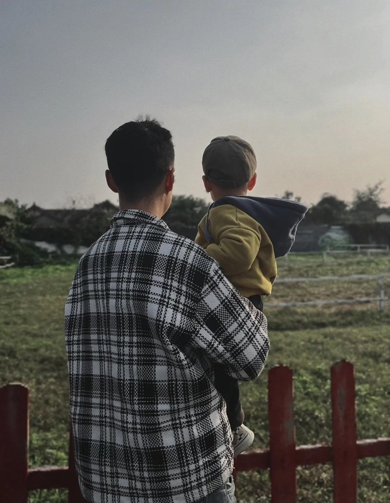 hình ảnh cha con buồn 36