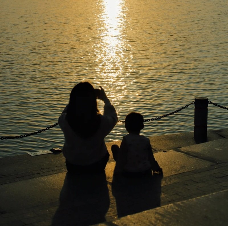 hình ảnh mẹ đơn thân buồn 28