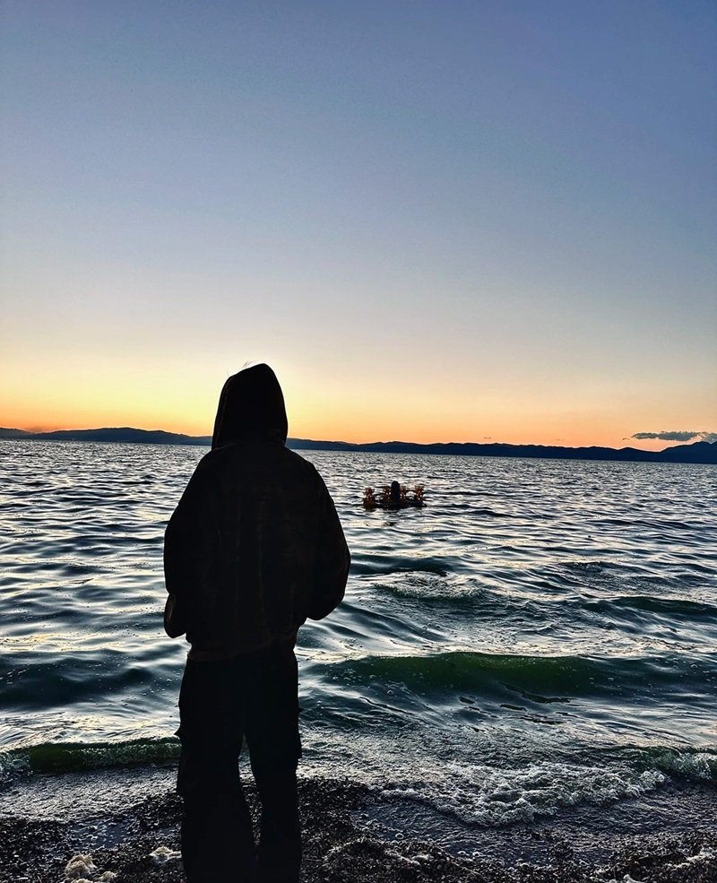 trai ảnh chụp sau lưng nam buồn 17