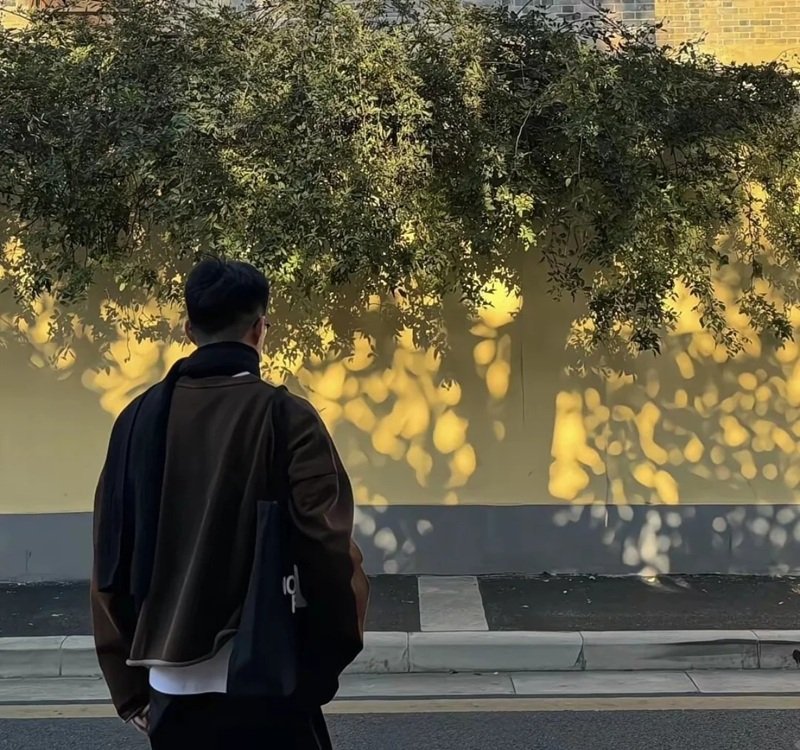 trai ảnh chụp sau lưng nam buồn 21