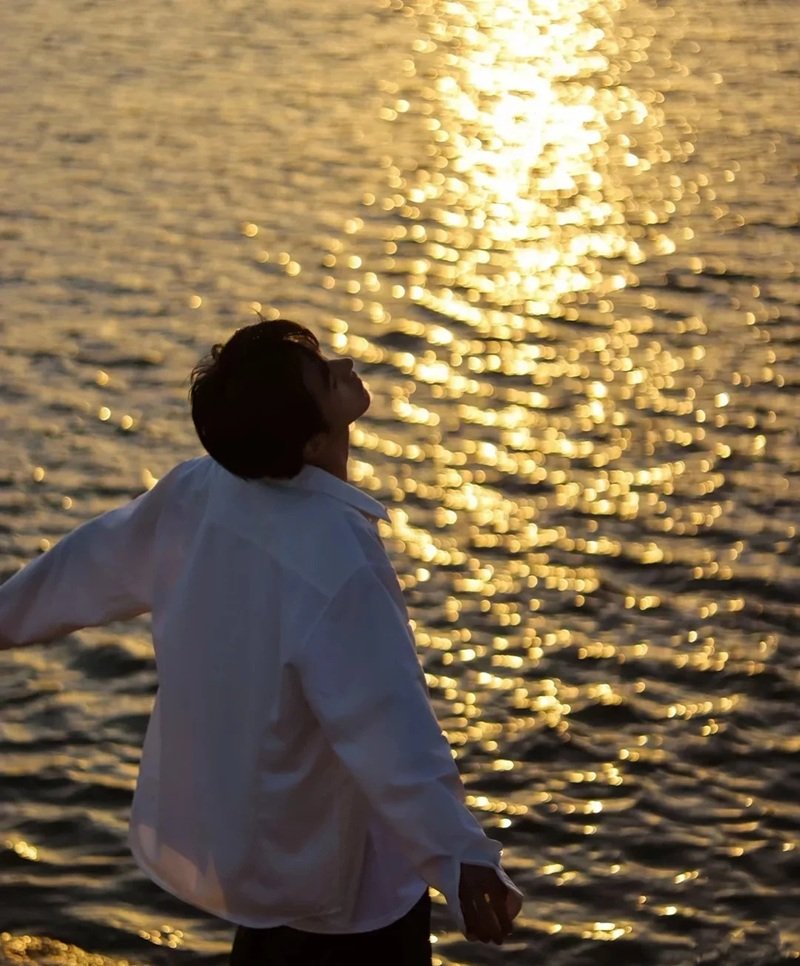 trai ảnh chụp sau lưng nam buồn 3