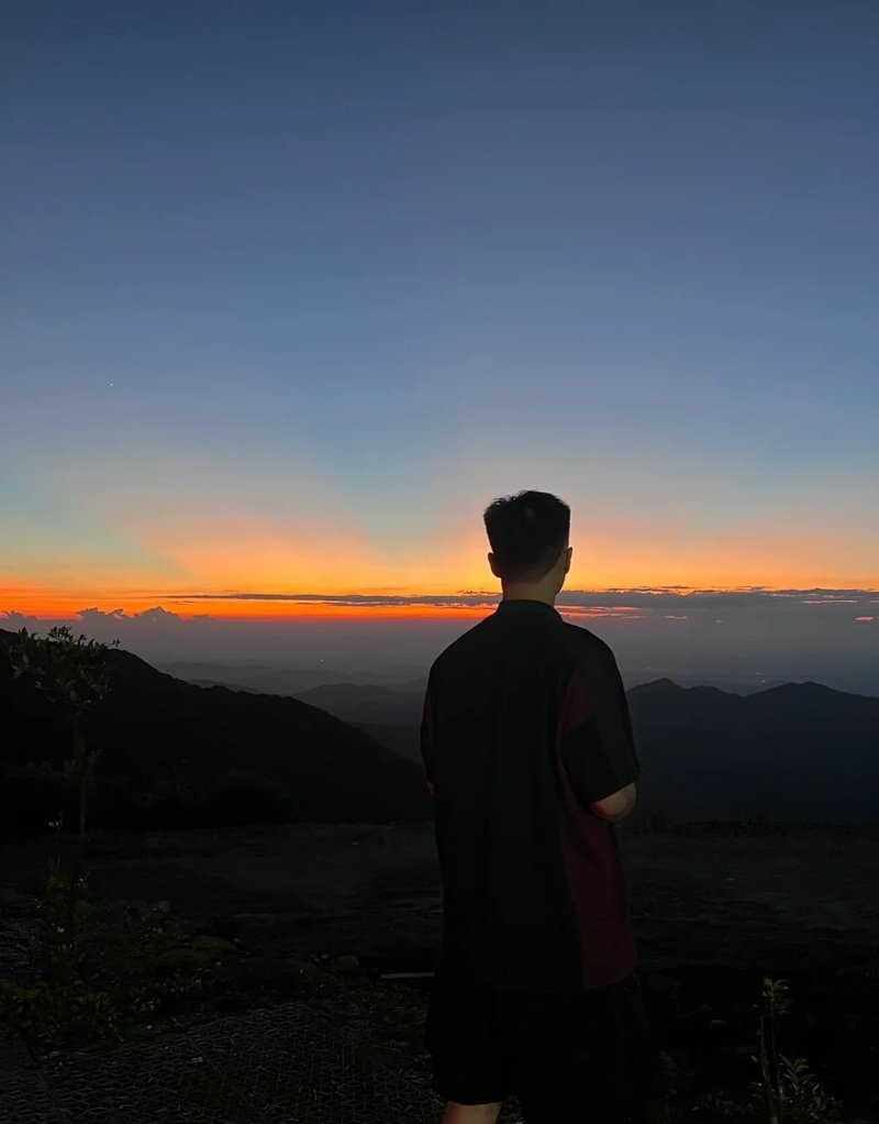 trai ảnh chụp sau lưng nam buồn 9