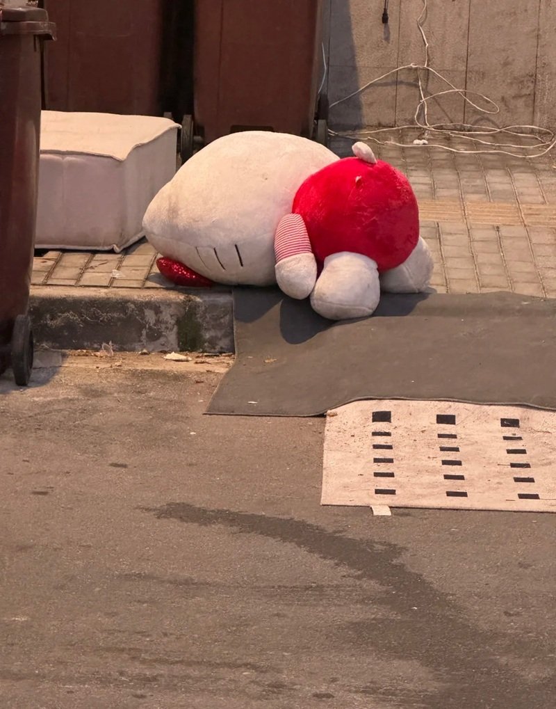 ảnh hello kitty buồn 22