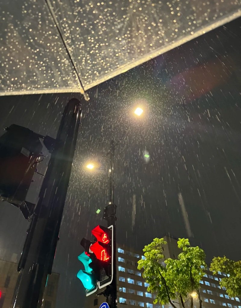 ảnh mưa buồn 11