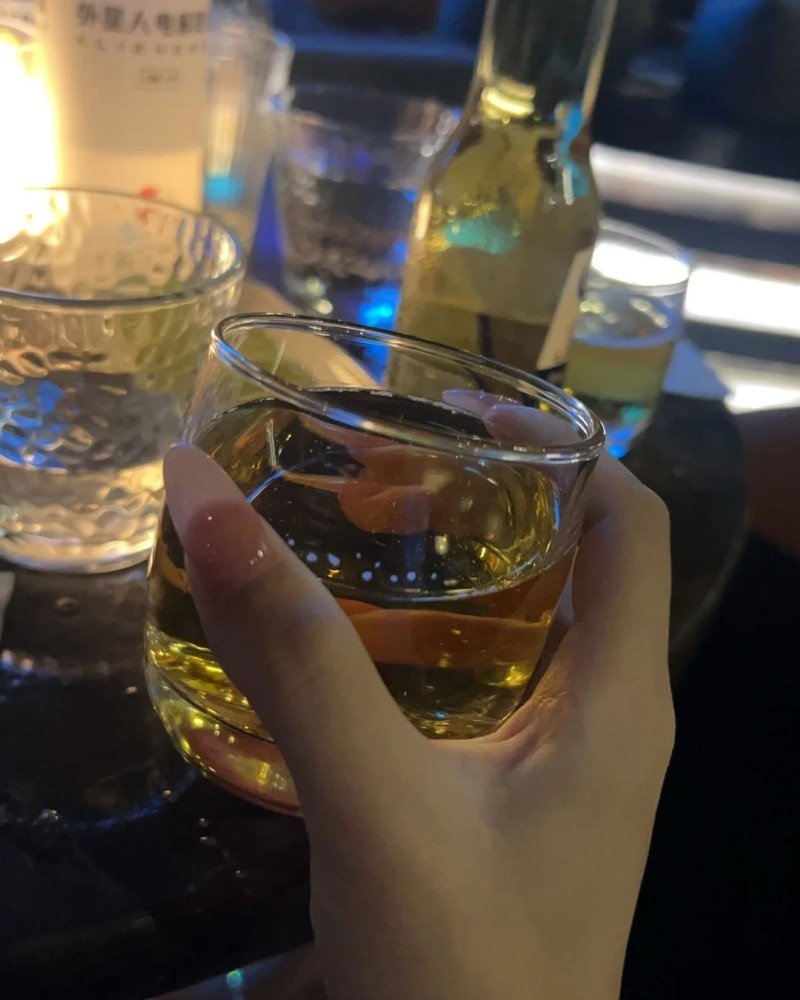 hình ảnh buồn ly rượu 18