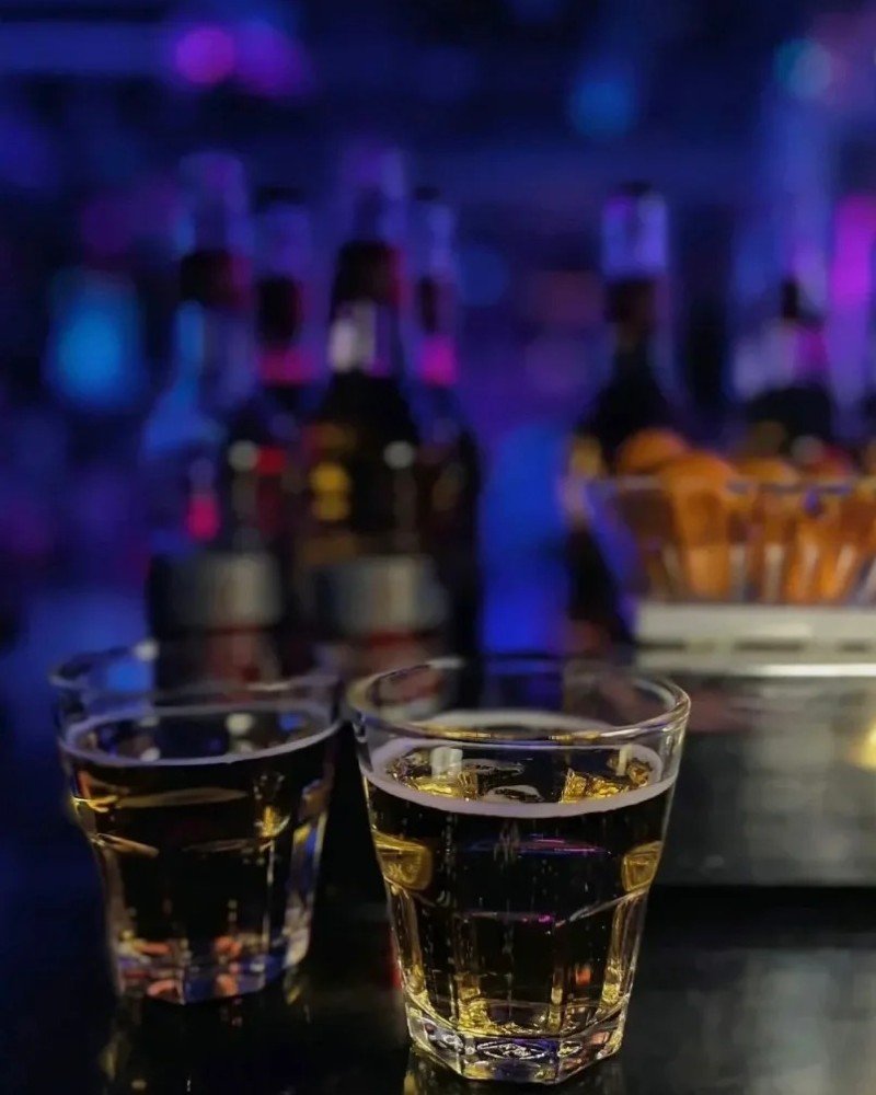 hình ảnh buồn ly rượu 7