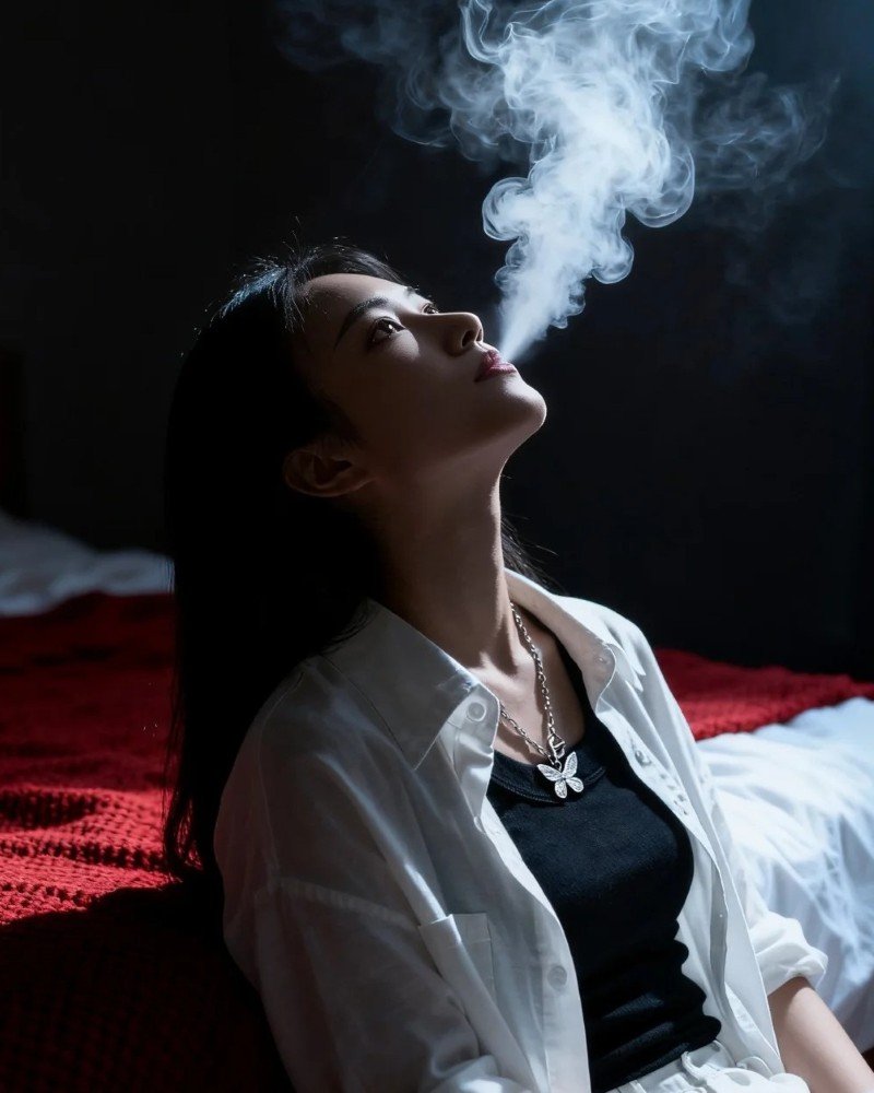 hình ảnh hút thuốc buồn nữ 2