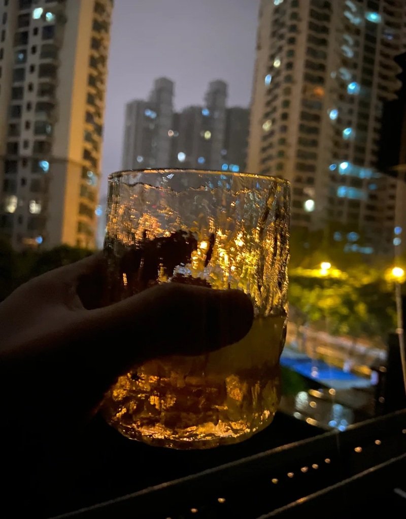 hình ảnh ly rượu buồn 2