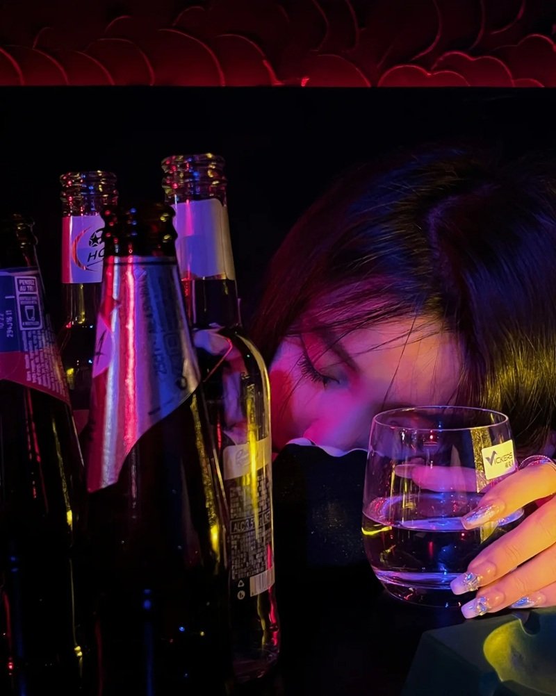 hình ảnh ly rượu buồn 32