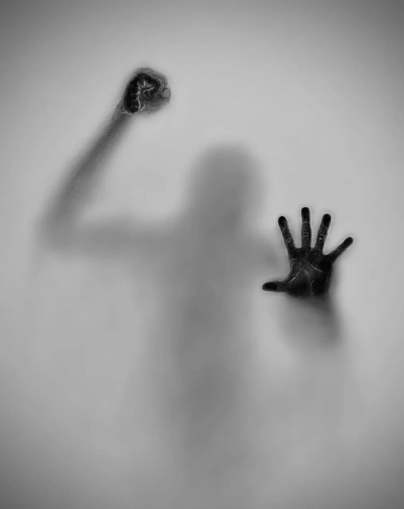 hình ảnh mệt mỏi muốn buông xuôi tất cả 34