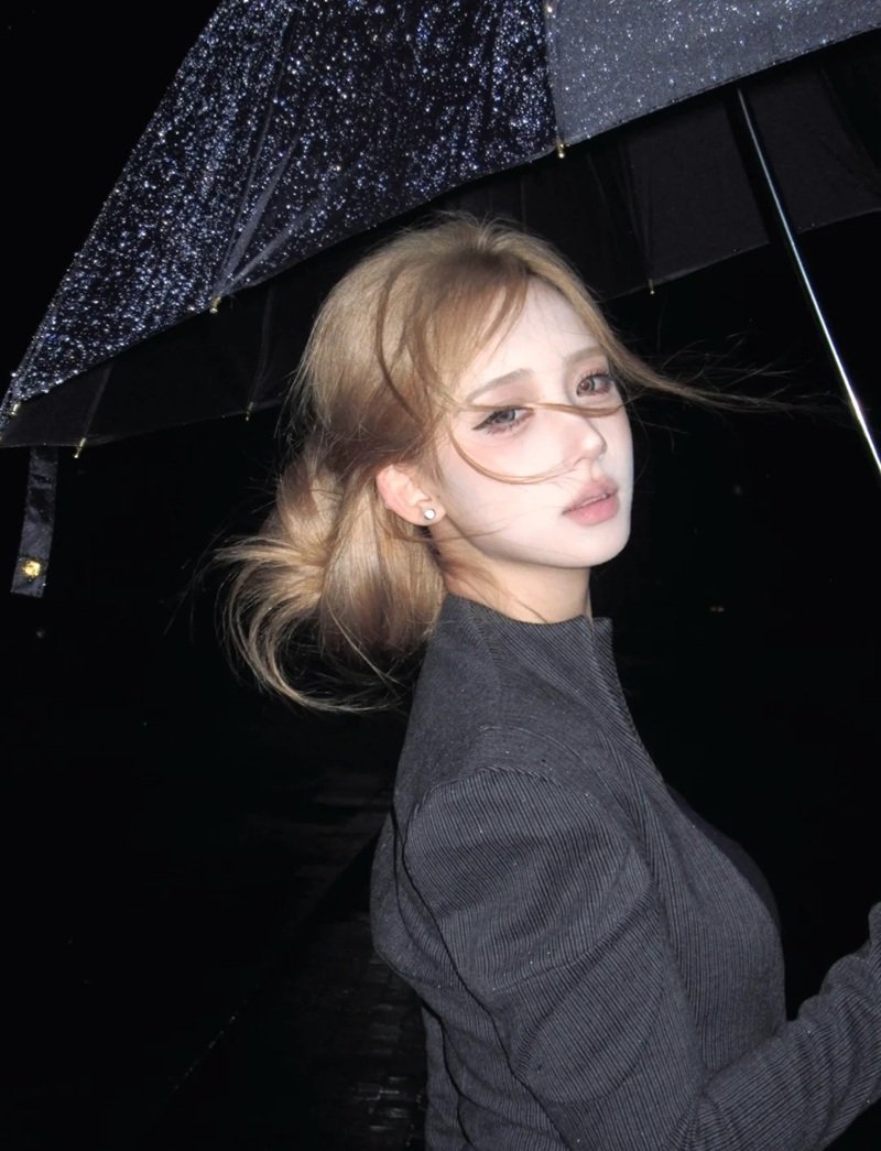 Ảnh Đi Dưới Mưa Buồn 1