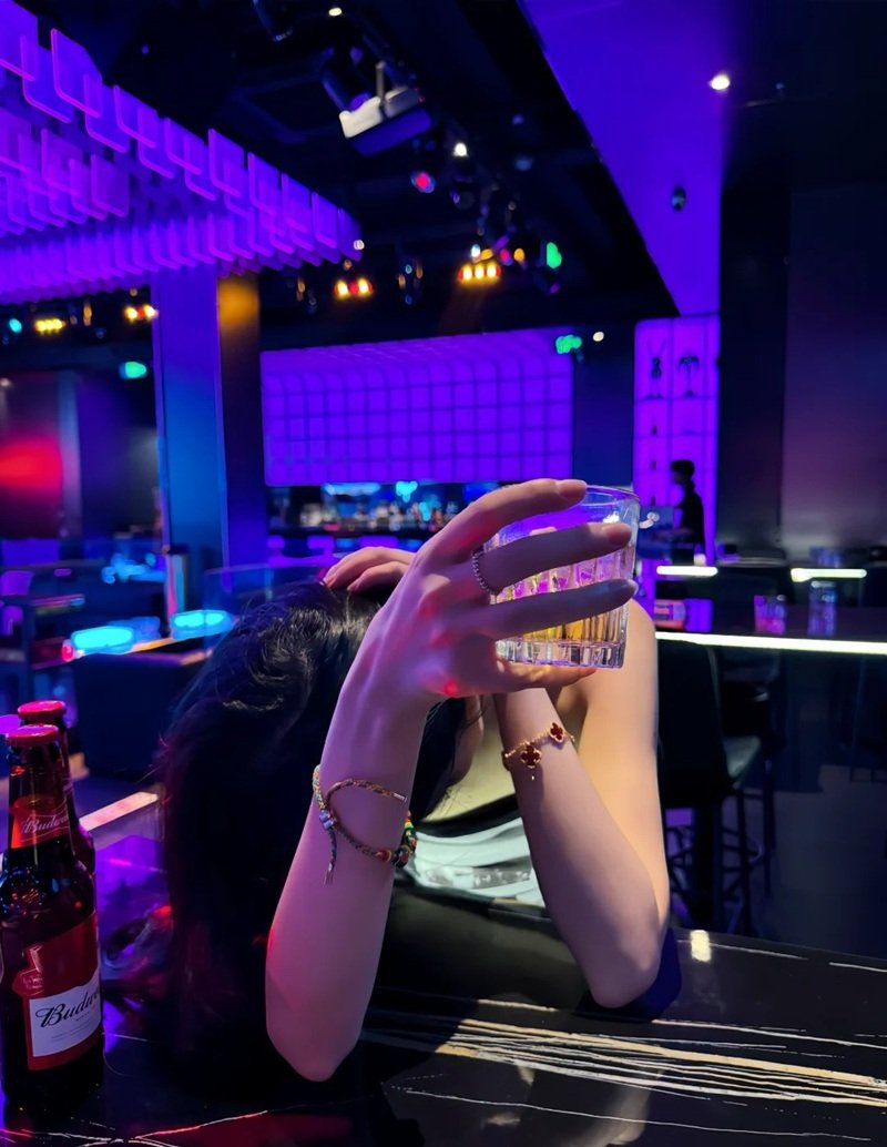 Ảnh Uống Rượu Buồn 1