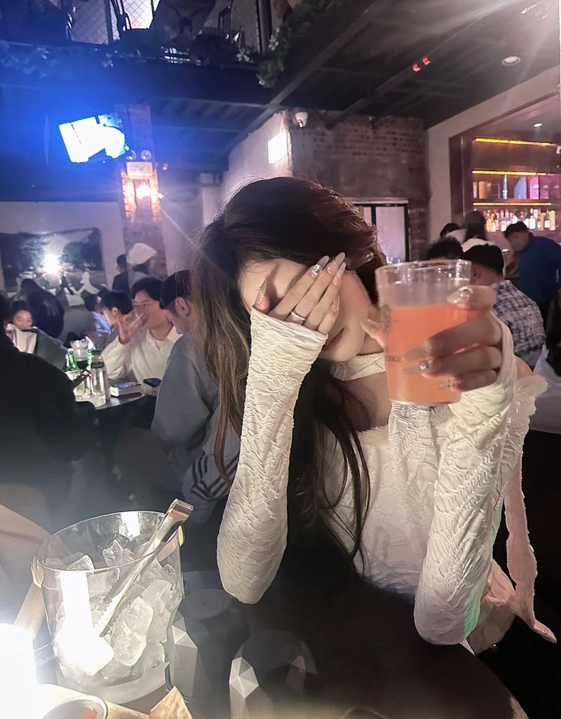 Ảnh Uống Rượu Buồn 17