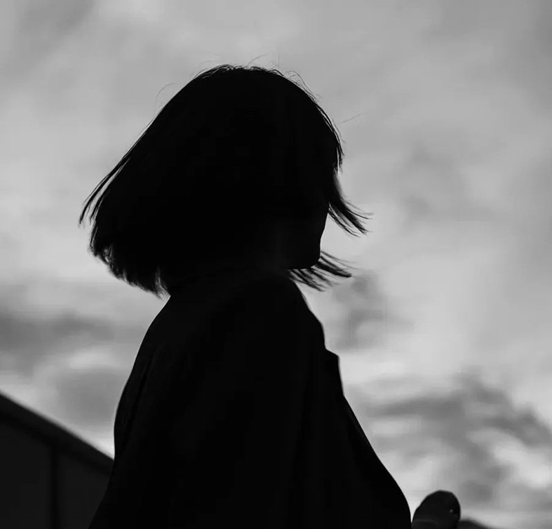 ảnh buồn màu đen 11