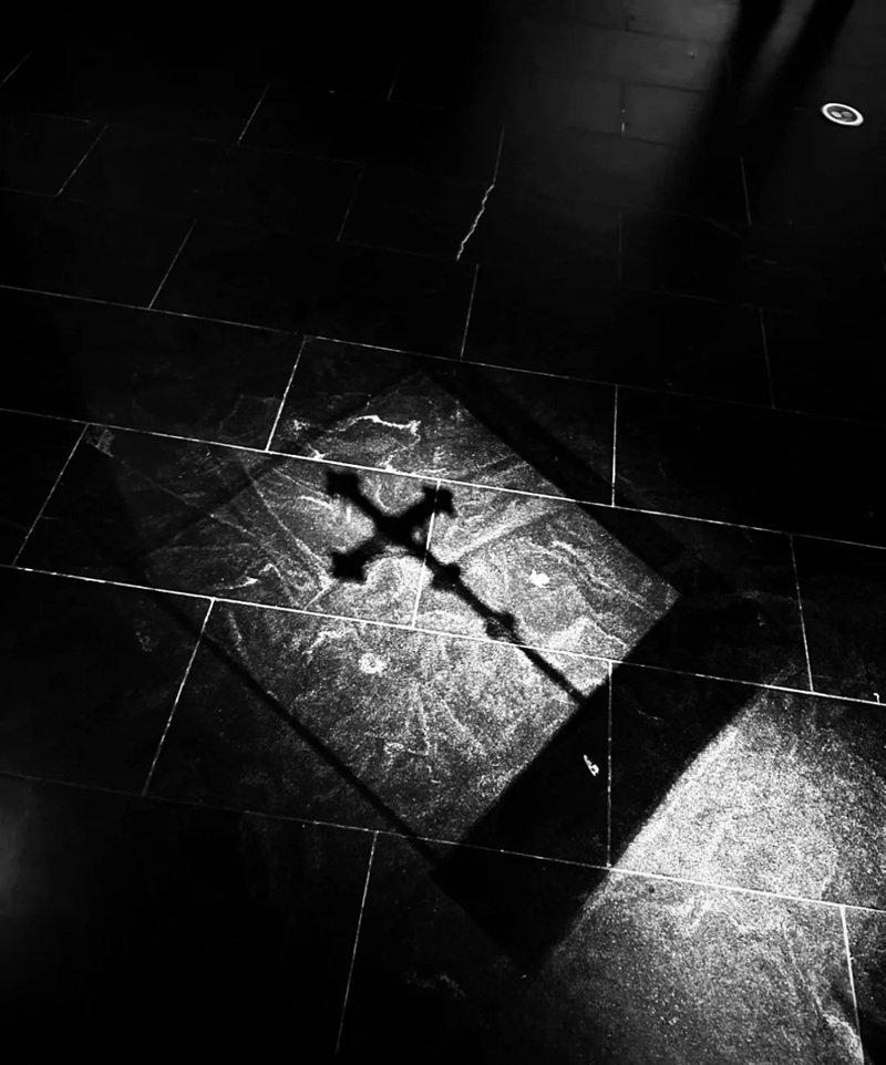 ảnh buồn màu đen 19