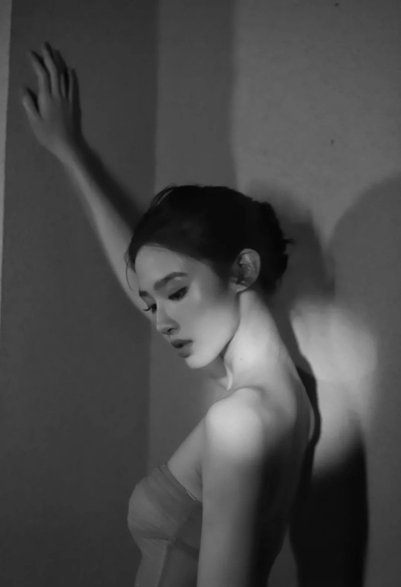 ảnh buồn trắng đen 35