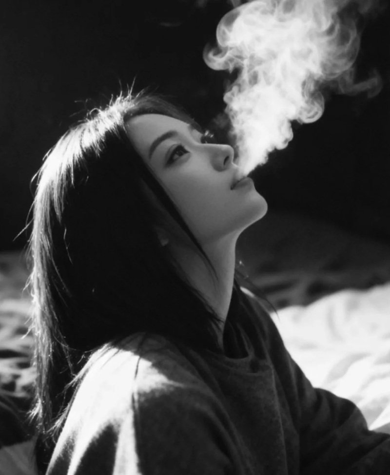 ảnh buồn trắng đen 5