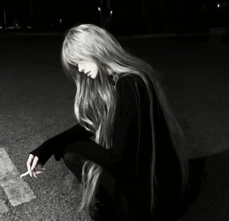 ảnh buồn trắng đen 6