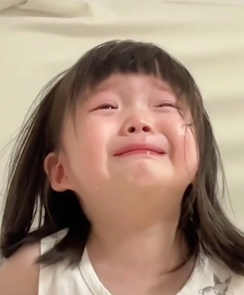 ảnh em bé khóc cute 1