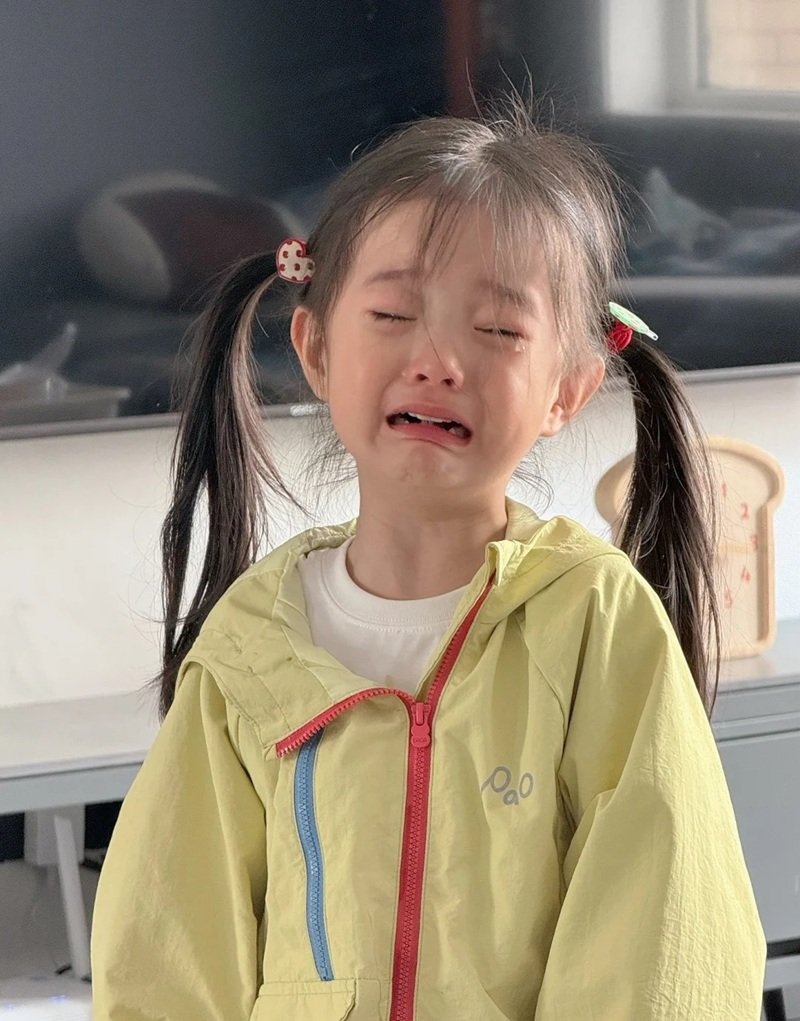 ảnh em bé khóc cute 10