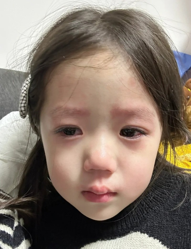 ảnh em bé khóc cute 14