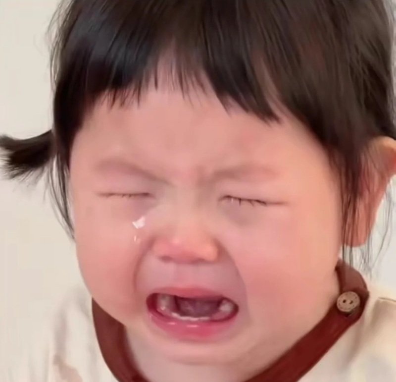 ảnh em bé khóc cute 16