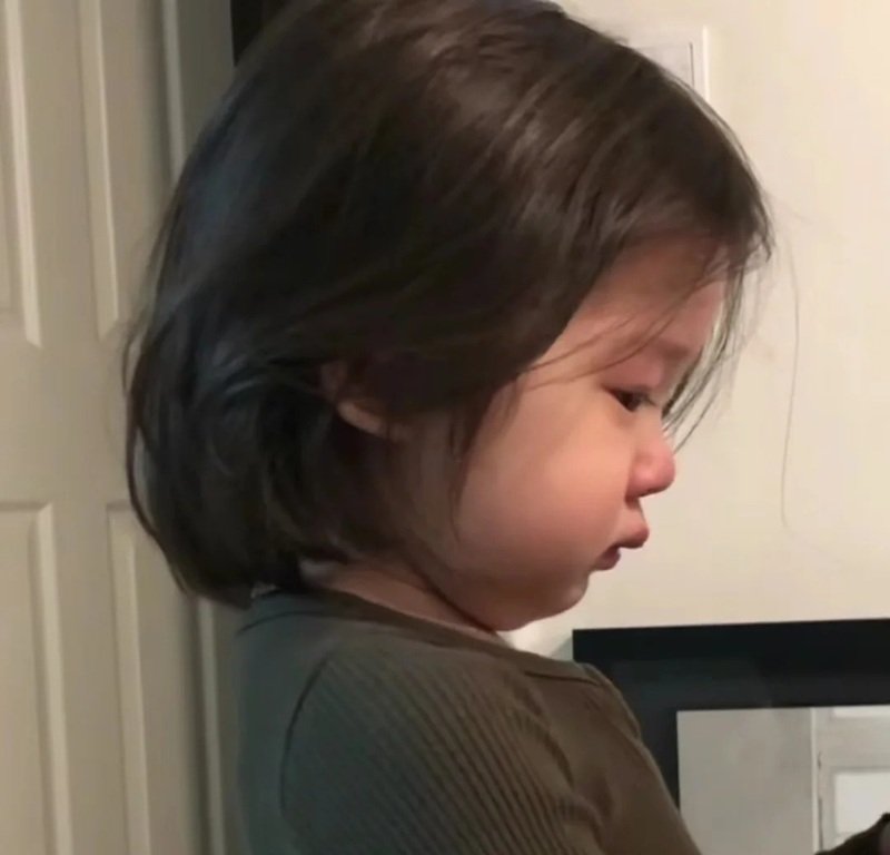 ảnh em bé khóc cute 2