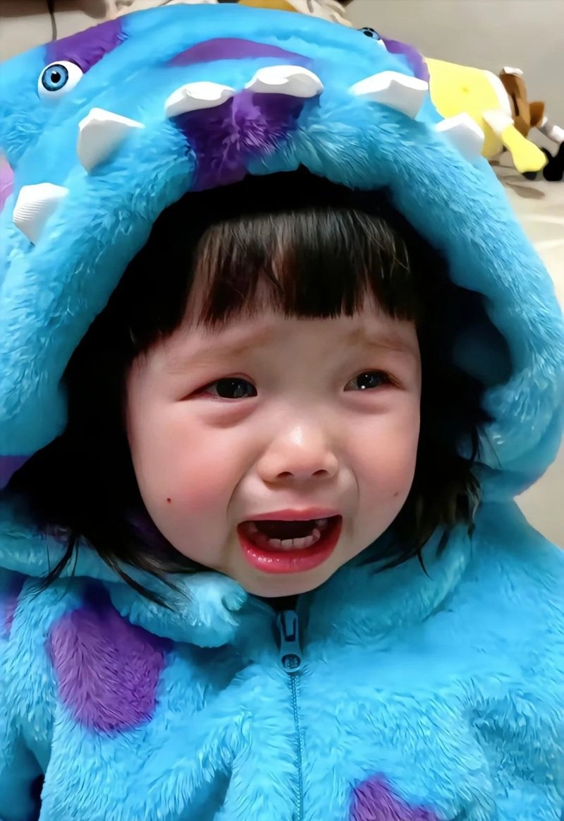 ảnh em bé khóc cute 22