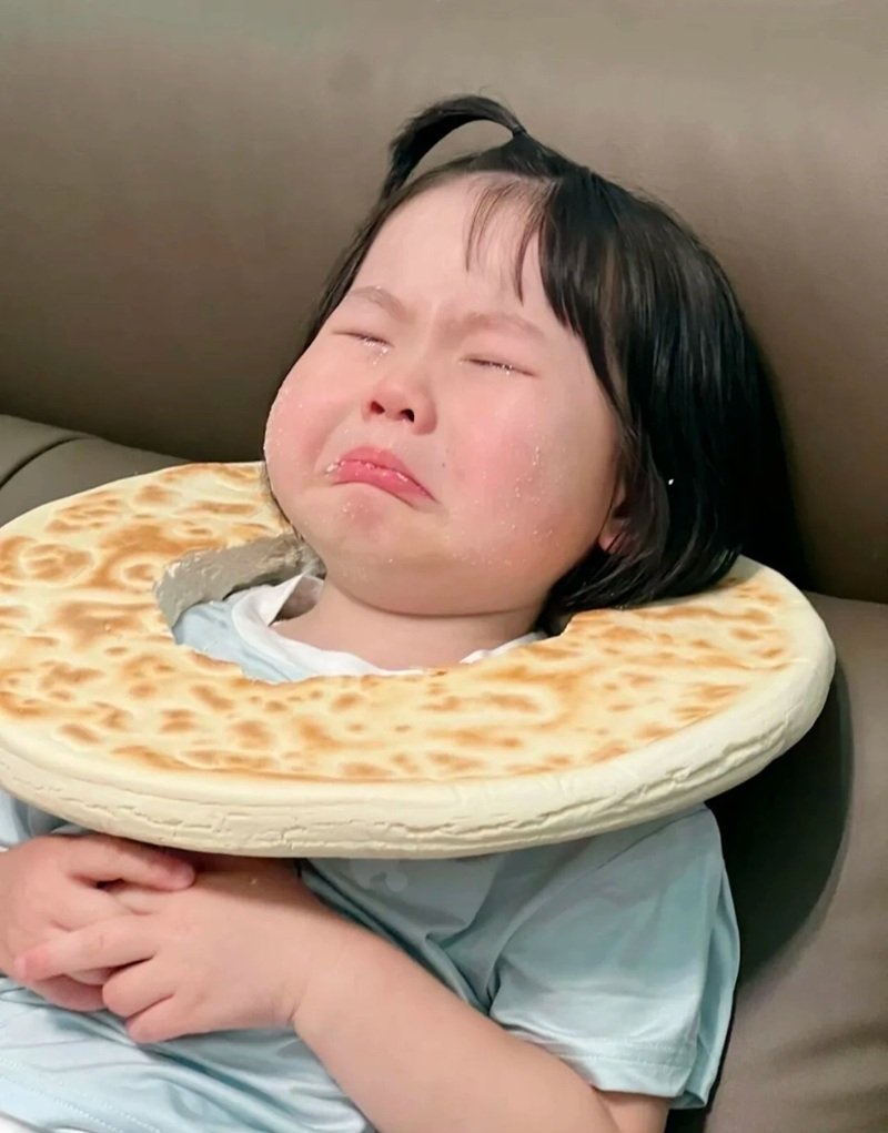 ảnh em bé khóc cute 23