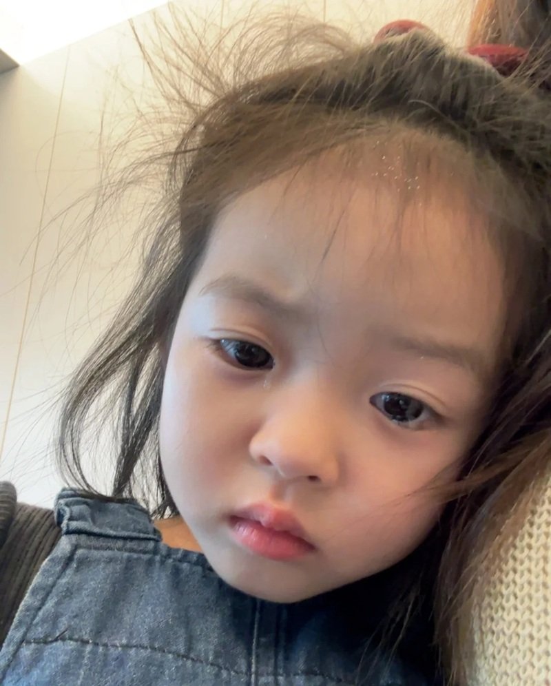 ảnh em bé khóc cute 24