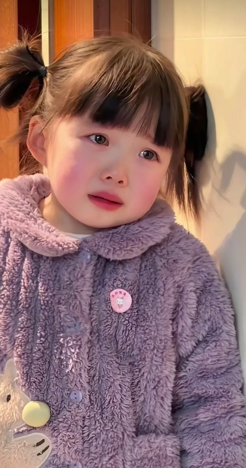 ảnh em bé khóc cute 27