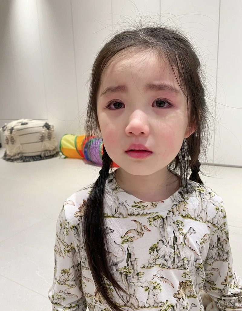 ảnh em bé khóc cute 29