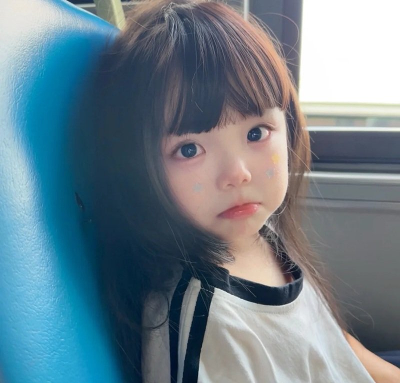 ảnh em bé khóc cute 33