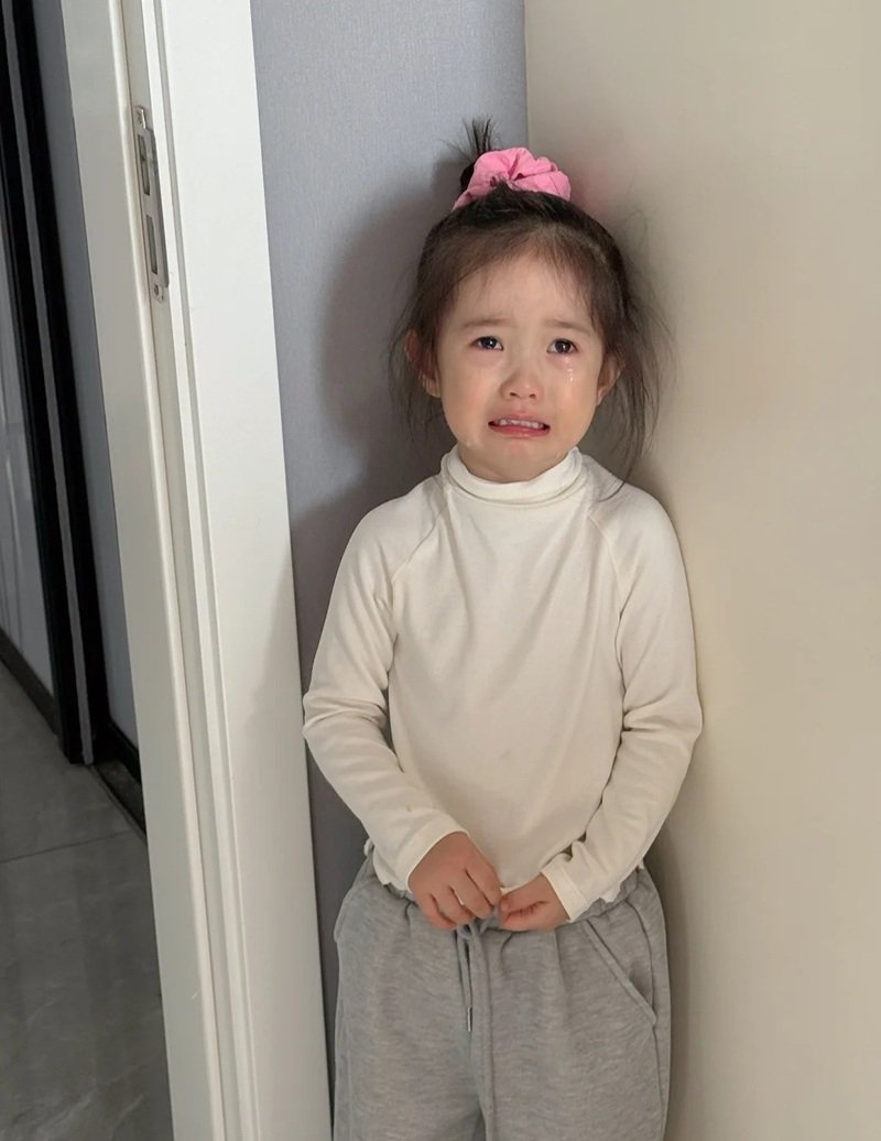 ảnh em bé khóc cute 37