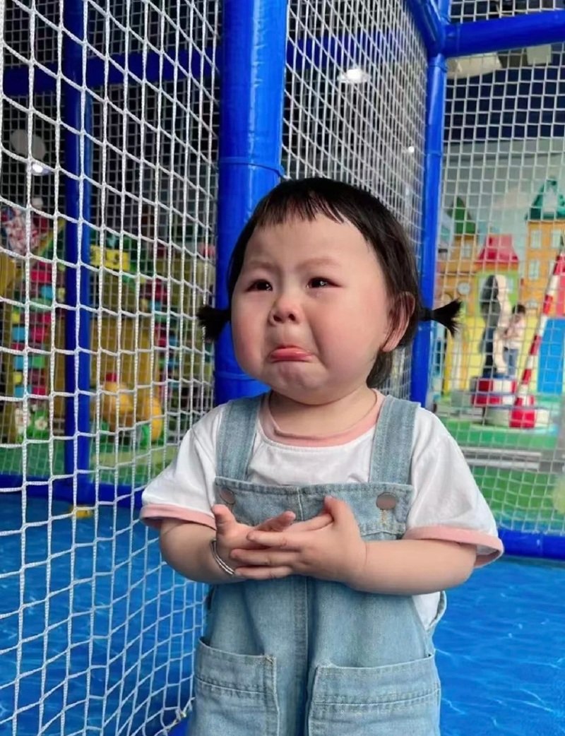 ảnh em bé khóc cute 38