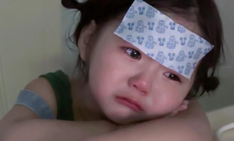 ảnh em bé khóc cute 40